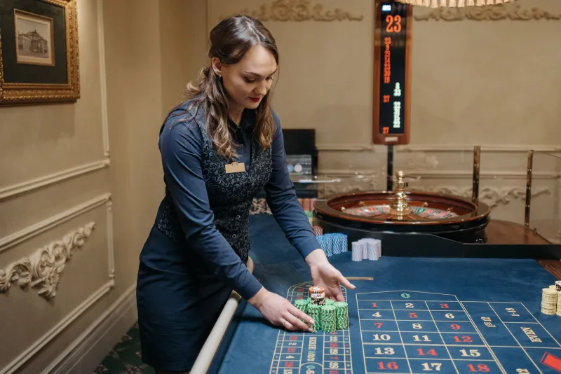 Roulette Digitale o con Dealer in Carne e Ossa? Ecco Cosa Cambia Davvero